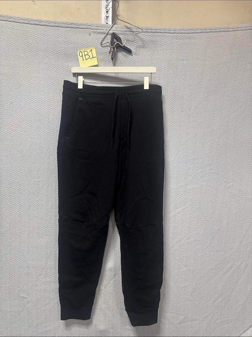 GAP NWT large jogger pants